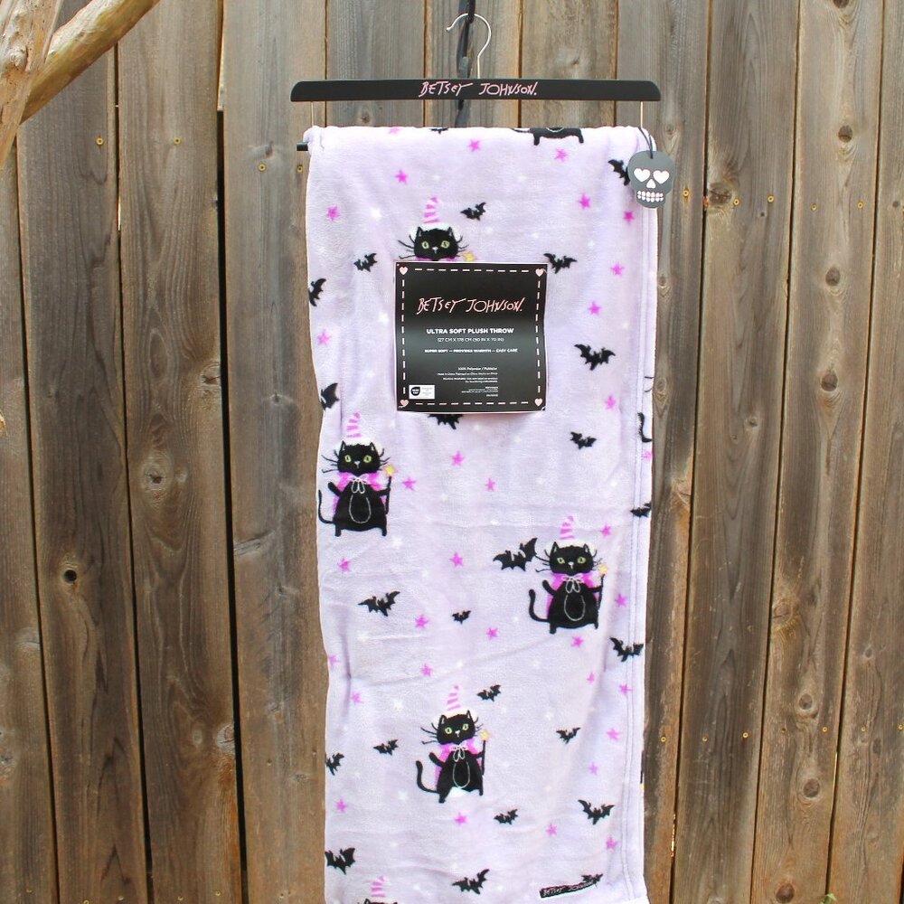 Betsey Johnson Black Cats & Bats Halloween Blanket NWT